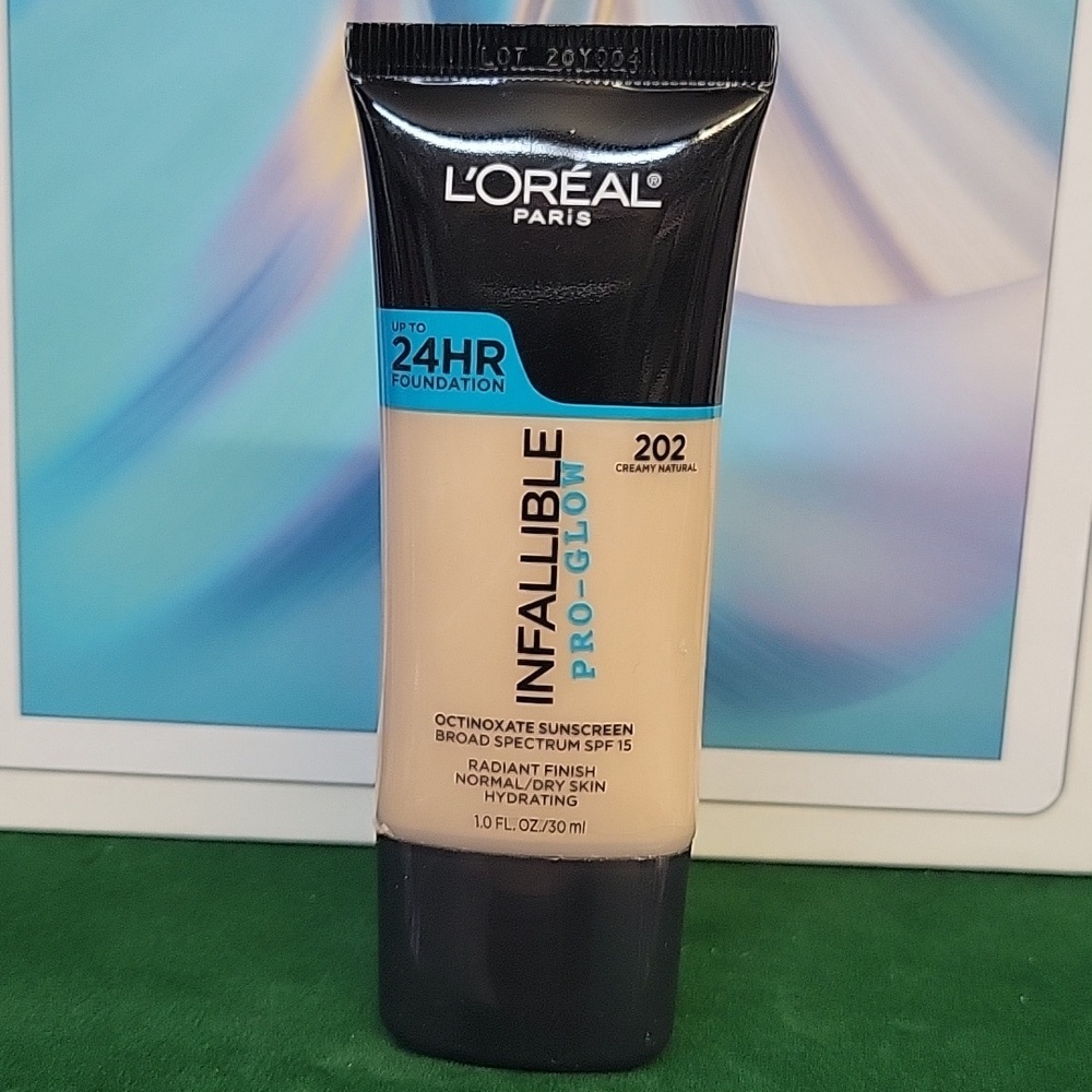 L'Oreal Infallible Pro-Glow Foundation 202 Creamy Natural New